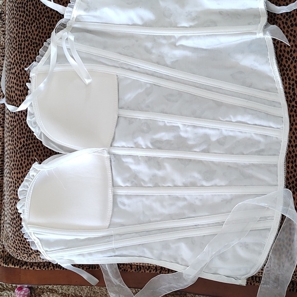 Corset - Picture 5 of 8